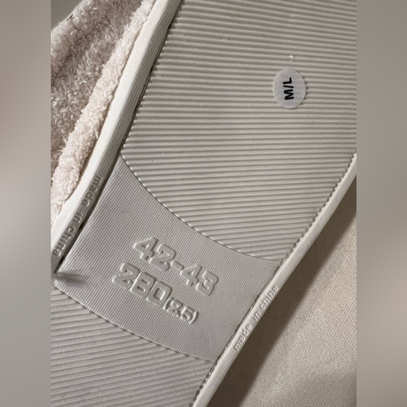 Fuzzy leopard paw slippers sz 9-12 - Picture 5 of 5